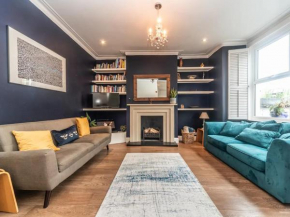 Pass the Keys - Elegant Family Home with Garden in Earlsfield